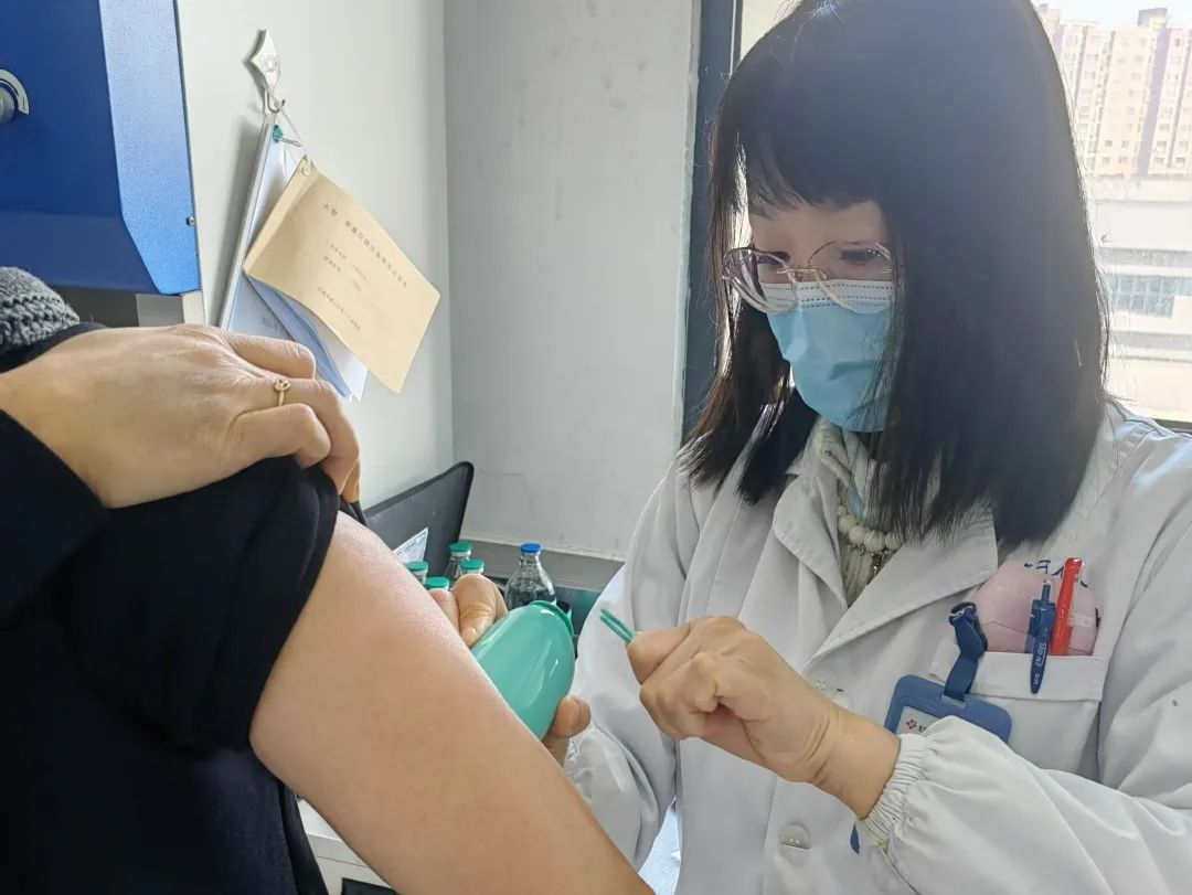 【三个提升年·业务篇】告别扎手指，轻松测血糖——惠山三院内分泌科动态血糖监测系统上线啦！