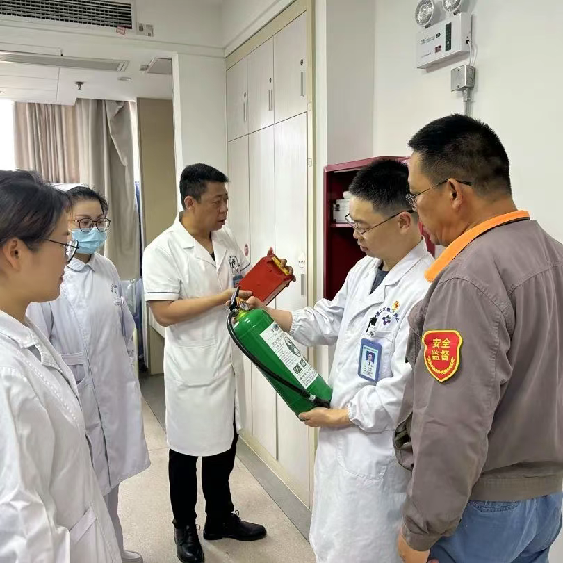 医线排查消盲点 多维管控筑平安——惠山三院开展“五一”节前安全大检查