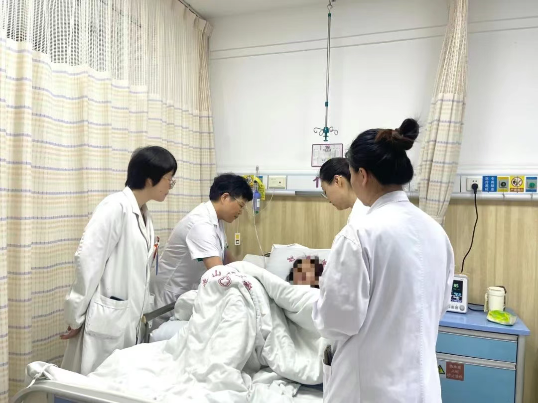 妙手仁心护生命 微创技术续新生‌——惠山三院妇产科成功实施高难度腹腔镜手术获赠锦旗