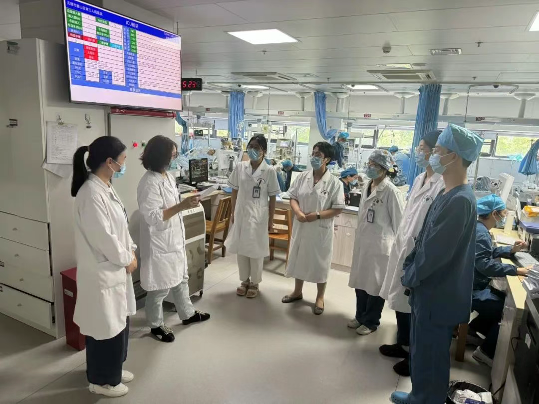 以“演”促练,筑牢生命防线——惠山三院开展热射病救治急诊应急演练