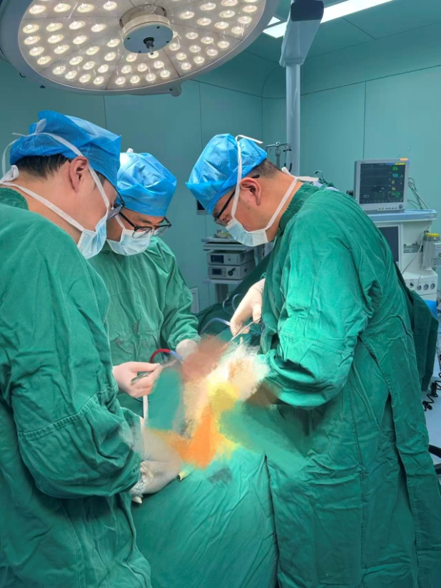 惠山三院骨科勇闯高龄复杂骨折手术关